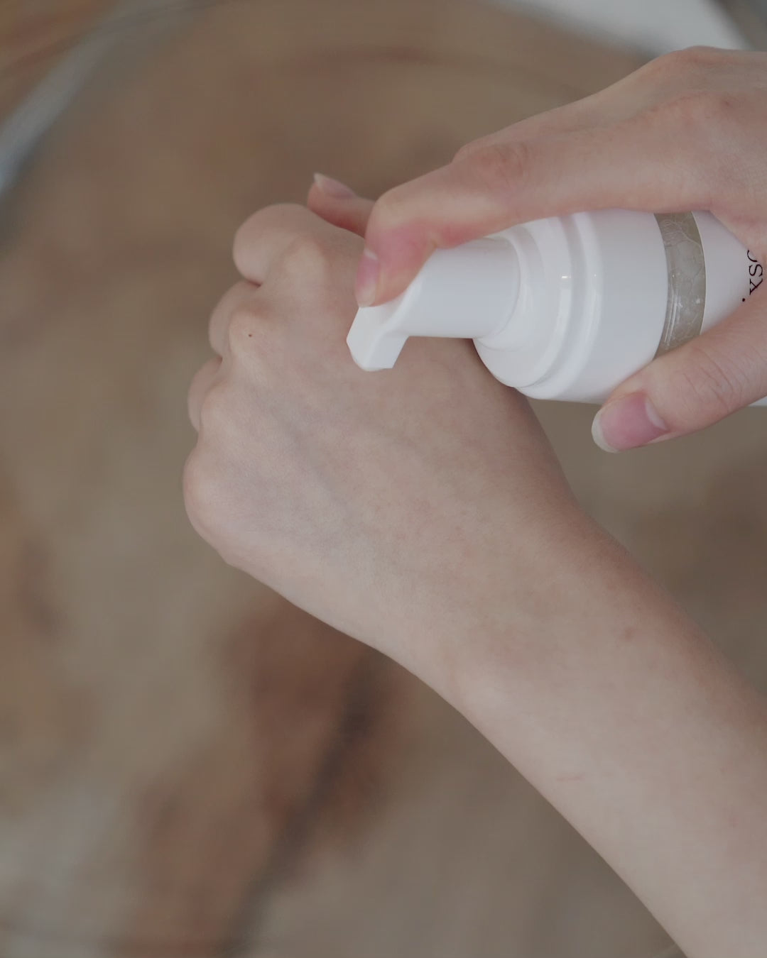 Load video: MIXSOON H.C.T. Bubble Cleanser [150ml]